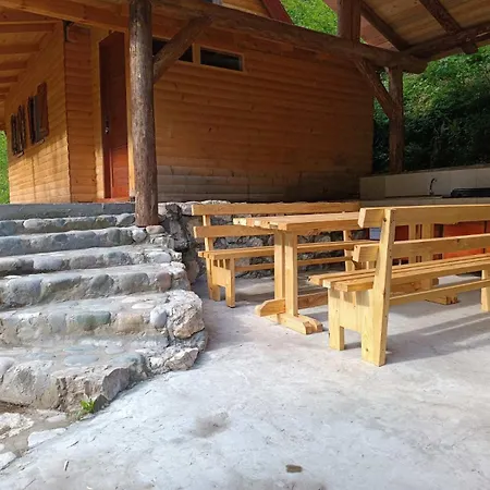 Wildas Cabins, Tara River Canyon Lodge *